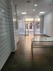 Lloguer Local Comercial  Carrer del treball. Local comercial en la zona del mercado