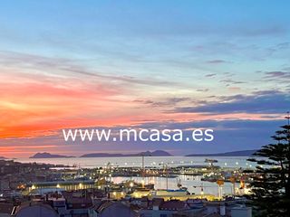 �tic  Praza da independencia. Atico con terraza y vistas al mar
