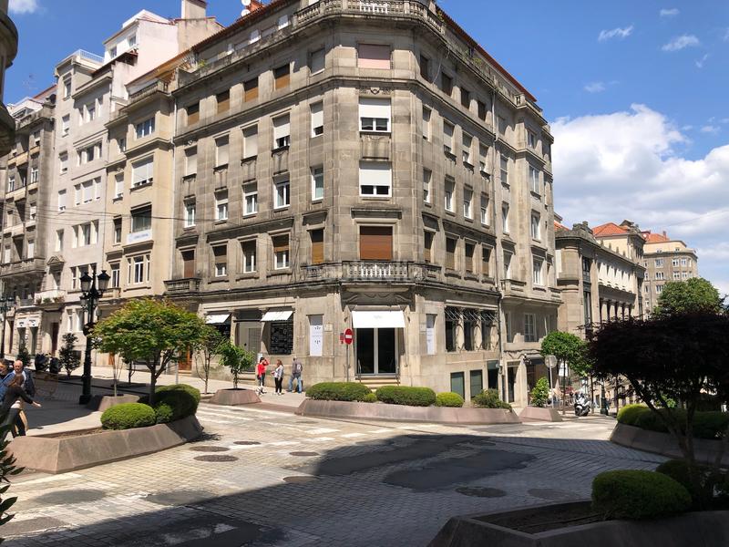 Foto ddfb7a3a-585c-4c25-92de-7c1a983a9994. Lloguer oficina a rúa do marqués de valladares 19 a Vigo
