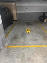 Aparcament cotxe  Carrer dels muntanyals. Plaza de parking