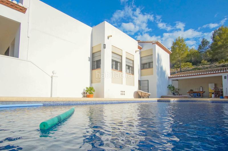 Foto deedec2e-2f39-4239-9207-cd9dcdf60460. Chalet con riscaldamento parcheggio piscina in Las Rotas / Les Rotes Dénia