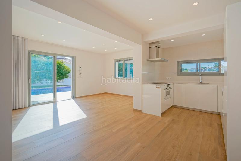 Foto 1d1d7b5a-8548-40a9-8783-5438d4d0f49c. Chalet with heating parking pool in La Fustera Benissa