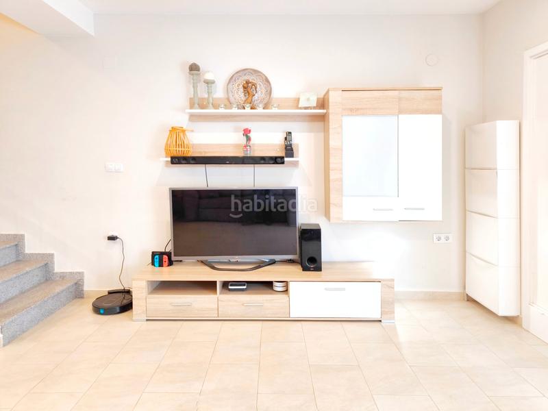 Foto e6903b0c-f15e-4b1c-b892-fff41f15f18d. Casa adosada en Miramar