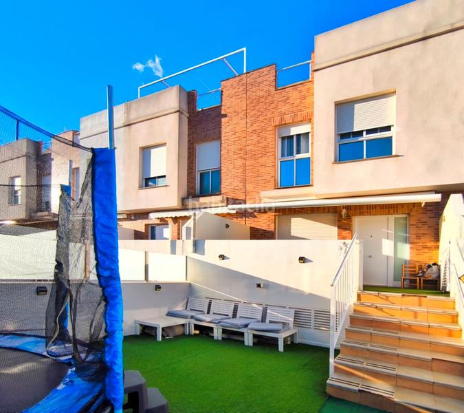 Foto f5d4def9-0edf-43b6-9d71-2971cb35a044. Casa adosada en Miramar