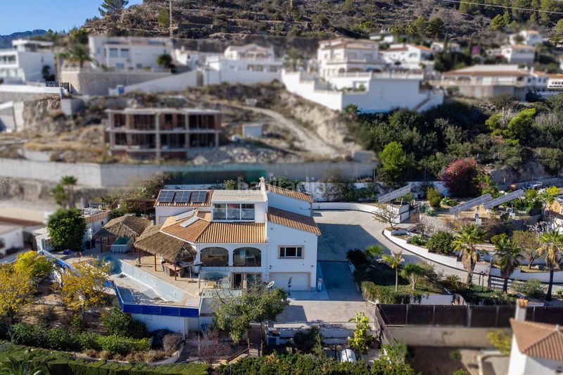 Foto cd2dbe2e-5386-4f07-b325-2548a456c86f. Xalet amb piscina a Oltamar - Cucarres Calp