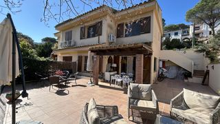 Semi detached house in Golf Costa Brava. Estupenda casa con jardín en golf costa brava