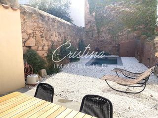 Maison jumelée à Eixample. Casa de pueblo con piscina