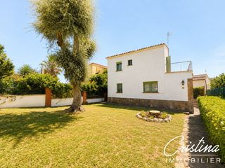 Mas  Josep maria de sagarra. Casa reformada situada en el centro de santa cristina daro