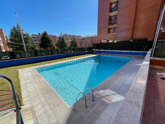 Foto 7dc01d1b-8a75-4bd8-835d-0a7683f73a6c. Pis amb calefacció piscina a Parquesol Valladolid