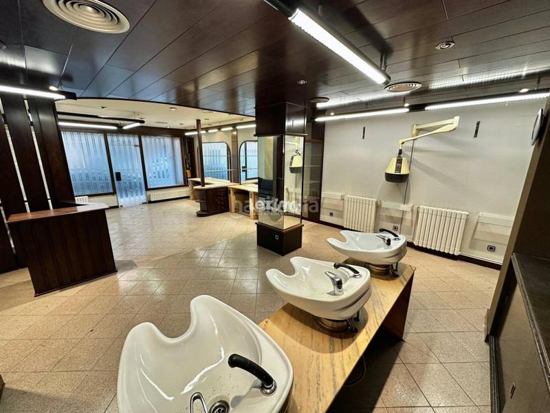 Foto 811c4d71-b7a9-4b22-85a8-732a64fb1a8f. Local comercial a bases de Manresa - carretera de santpedor Manresa