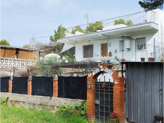 Casa  Vell de la bauma. Casa unifamiliar con jardín y posibilidad de ampliación en vacar