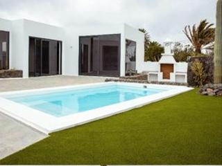 Xalet  Calle malva. Fabulosa villa de obra nueva en mozaga