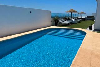 Xalet a Costa Teguise. Fabulosa villa con vistas al mar en costa teguise