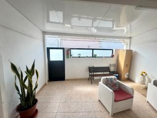 Casa  Calle luis de guadarfía. Casa de tres plantas en arrecife
