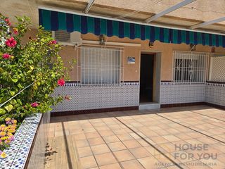 Pis  Calle pintor joaquin. Planta baja a 50 metros de la playa con 4 dormitorios y terrazas