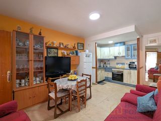 Casa  Calle neptuno-claras. Bungalow con terraza de 11 m en una zona tranquila y cerca de to
