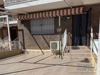 Piso  Calle l.a. diez. Planta baja cerca de la playa con patio privado