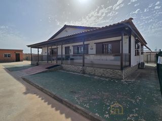 Haus  Diseminados los valencianos. Espectacular finca con dos viviendas, 2.000 m de parcela y garaj