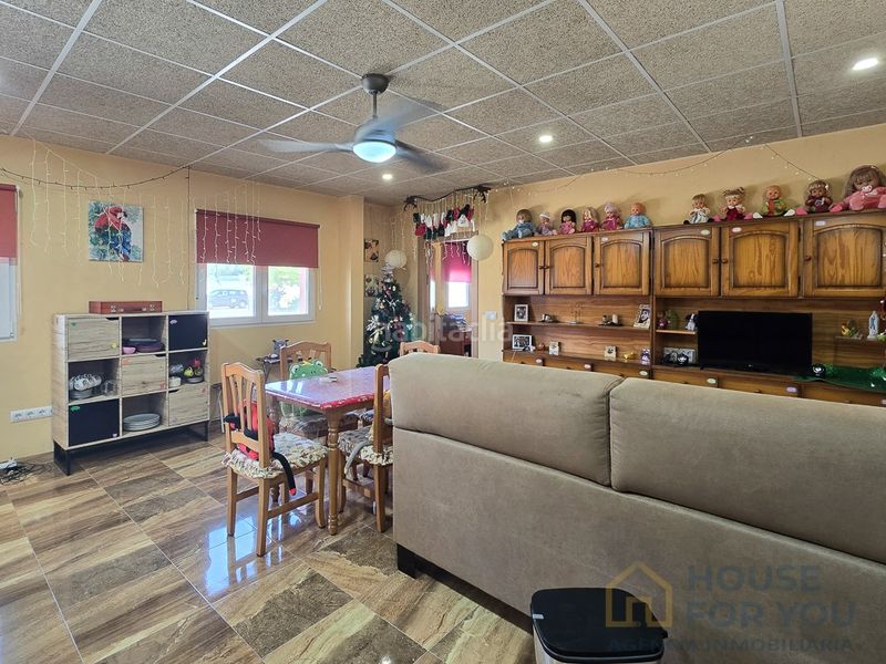 Foto aefdfda7-96c2-4134-b093-4bc863b32a0d. Casa amb aparcament a Dolores de Pacheco-Santa Rosalía Torre - Pacheco