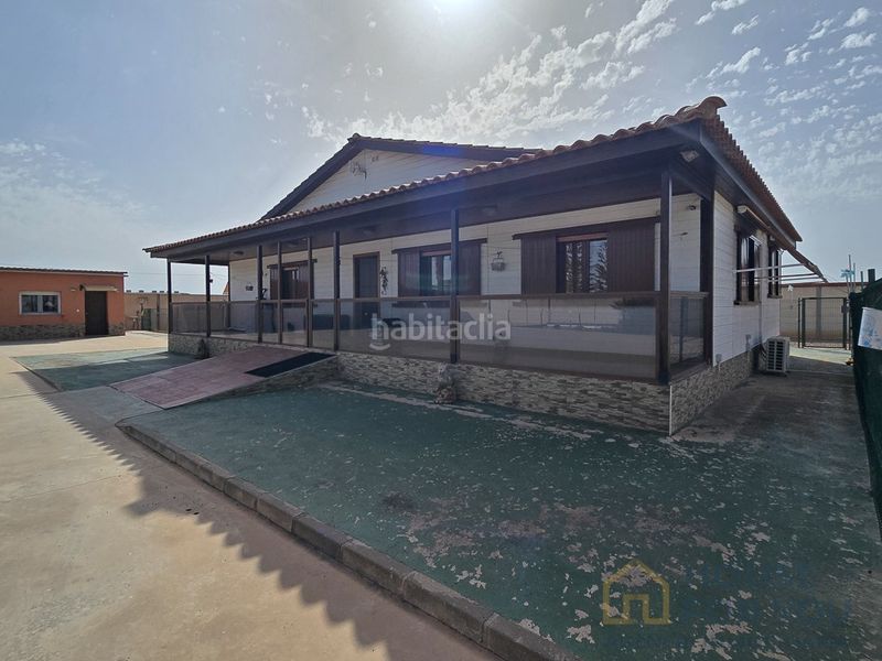 Foto ba9aae53-9475-48d7-a043-10ce975c9f5a. Casa amb aparcament a Dolores de Pacheco-Santa Rosalía Torre - Pacheco