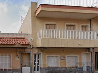 Pis  Calle garres. Piso de 3 dormitorios a solo 100 metros de la playa en los alcáz