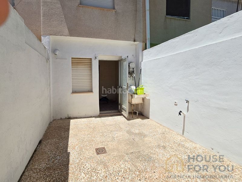 Foto af8aef2e-59a0-494a-8131-9f4bbb1cfb0a. Dúplex amb aparcament a Centro Alcázares (Los)