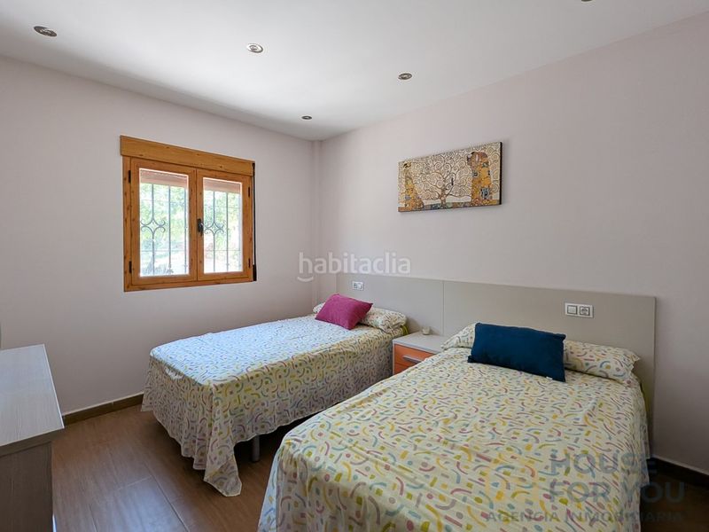 Foto 00e8ea55-b3ad-44ef-af80-abbfa24b83e0. Masia amb aparcament a Castril