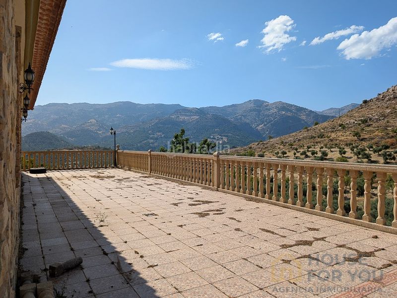Foto c34d424d-3667-474a-9699-f437df38d7d1. Masia amb aparcament a Castril