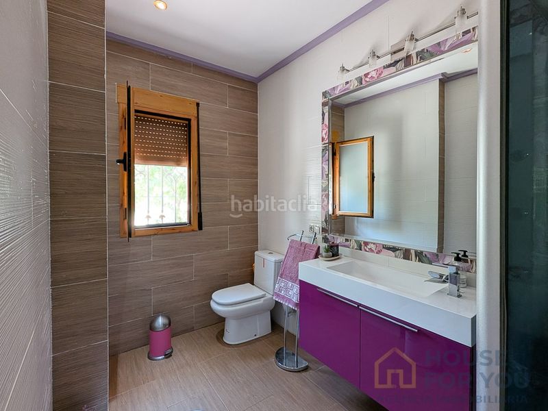 Foto c9cdb7e3-4d65-4e18-b3e5-39d86db5d4d8. Masia amb aparcament a Castril