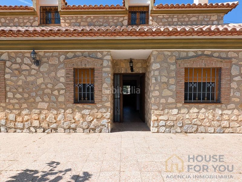 Foto db8ed35d-557d-4ca1-b0bc-0b2dc5017243. Masia amb aparcament a Castril