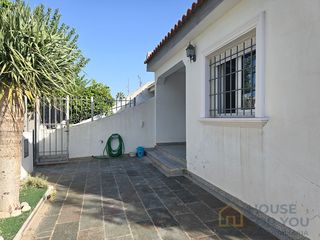 Maison  Calle viena-rs europa (j). Casa en planta baja con gran patio en el centro de los narejos