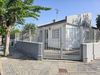 Haus  Calle viena-rs europa (j). Casa en planta baja con gran patio en el centro de los narejos