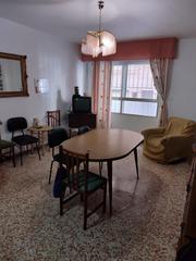 Appartement à Casco Antiguo. Piso en la zona colegio mediterráneo