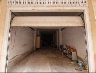 Autoparkplatz in Casco Antiguo. Garaje de 80 m2 en el centro