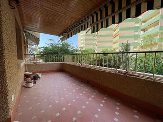 Piso en Casco Antiguo. Pisazo en primera linea a 80m del agua