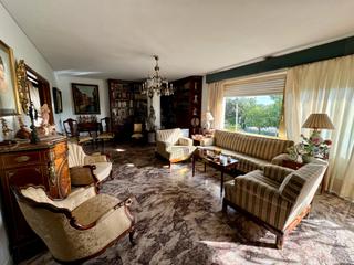 Appartement à Avenida presidente adolfo suárez 2. Piso en avd. presidente adolfo suarez
