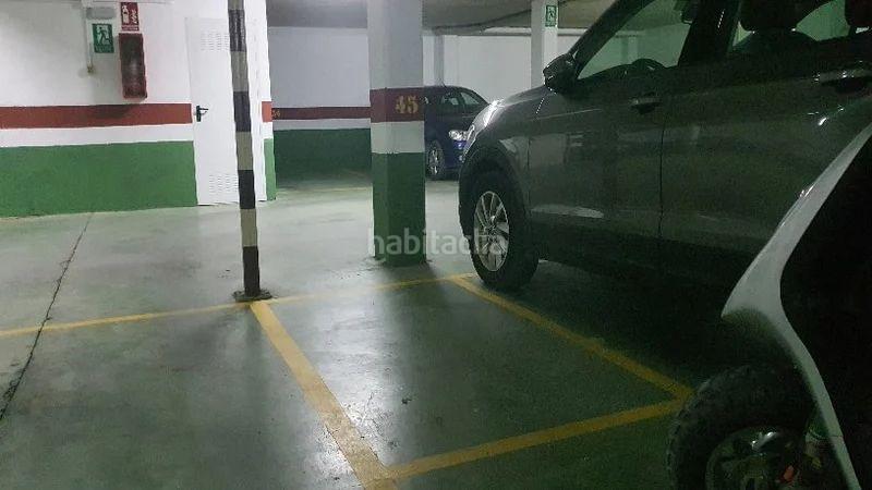 Foto 77c4f42b-c5d1-4084-9b63-5da7fe0a58a6. Parking voiture dans Mengíbar