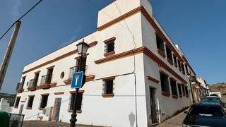 Édifice à Bornos. Venta de edificio
