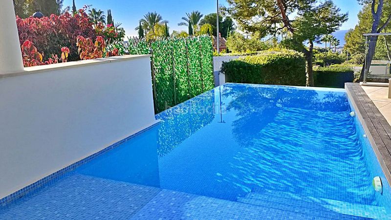 Foto 146ce5c7-1e03-45f6-b672-9ed8e57fdb99. Casa adossada amb aparcament a Sierra Blanca Marbella