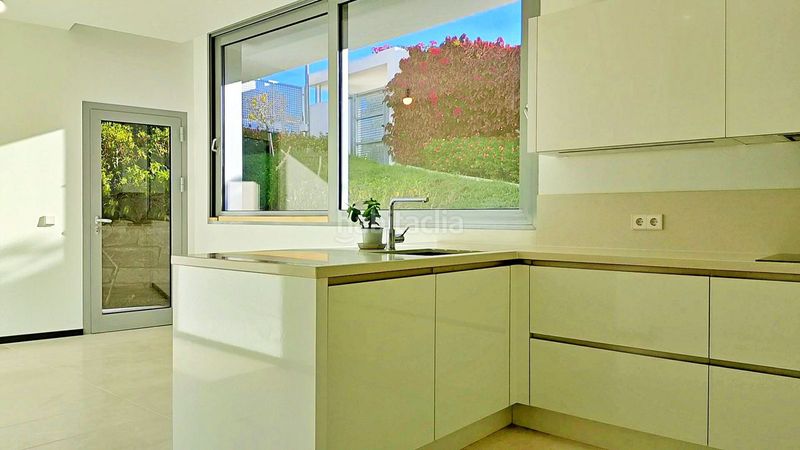 Foto 2a96d632-654e-48a9-b8d0-34ccf65322c6. Casa adossada amb aparcament a Sierra Blanca Marbella