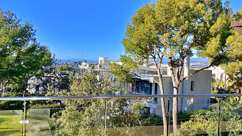 Foto a56b2a44-c970-4cce-a342-7ad7ab0cb37b. Casa adossada amb aparcament a Sierra Blanca Marbella