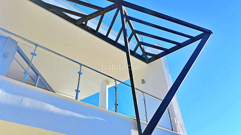 Foto b02e2a56-d262-45bf-bab3-5043ef751191. Casa adossada amb aparcament a Sierra Blanca Marbella