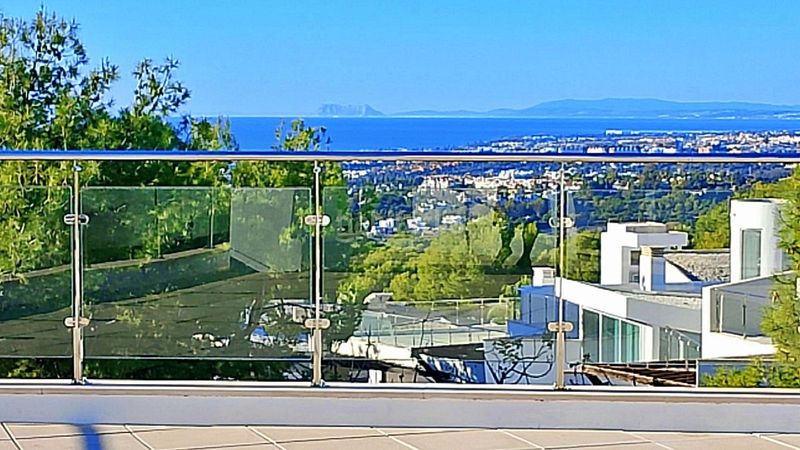Foto c513953b-37b2-4399-83b8-954bd4887f58. Casa adossada amb aparcament a Sierra Blanca Marbella