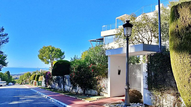 Foto c5e5c348-fe95-4fa2-a0e3-d94d3721051a. Casa adossada amb aparcament a Sierra Blanca Marbella
