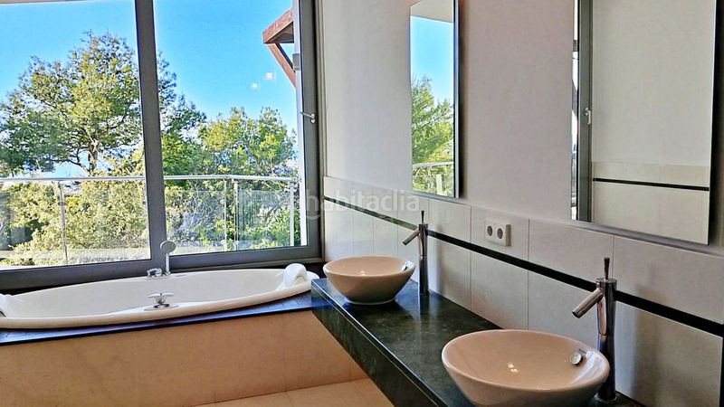 Foto fb8bf39f-7004-46ce-ad00-1d8512cca925. Casa adossada amb aparcament a Sierra Blanca Marbella