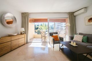 Etagenwohnung in Casco Antiguo