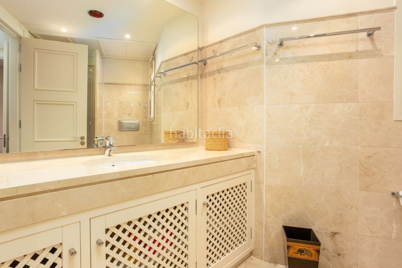 Foto f83d7080-7ff2-4e25-9d09-01c36f2470e7. Piso en Río Real Marbella