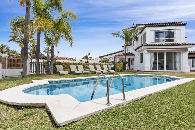 Foto 6d093be4-1d46-4fae-b58f-0f6c20b0d44d. Casa adossada amb aparcament a Las Chapas - Alicate Playa Marbella