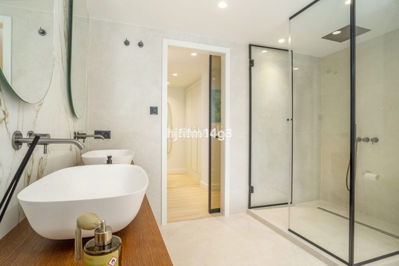 Foto f97f0481-6f6a-40a0-9039-466e32a1585e. Pis a Las Brisas Marbella