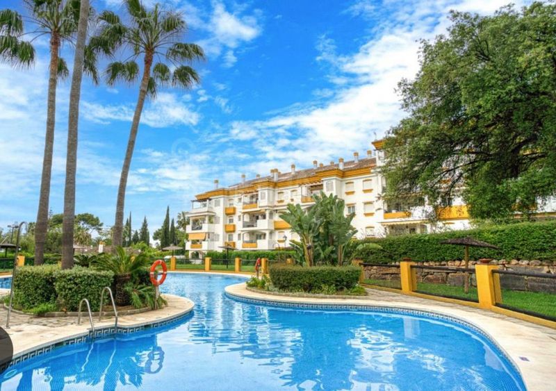 Foto eaefcbc9-c00a-4a30-9d01-0404efde9aa4. Pis amb aparcament a Sierra Blanca Marbella